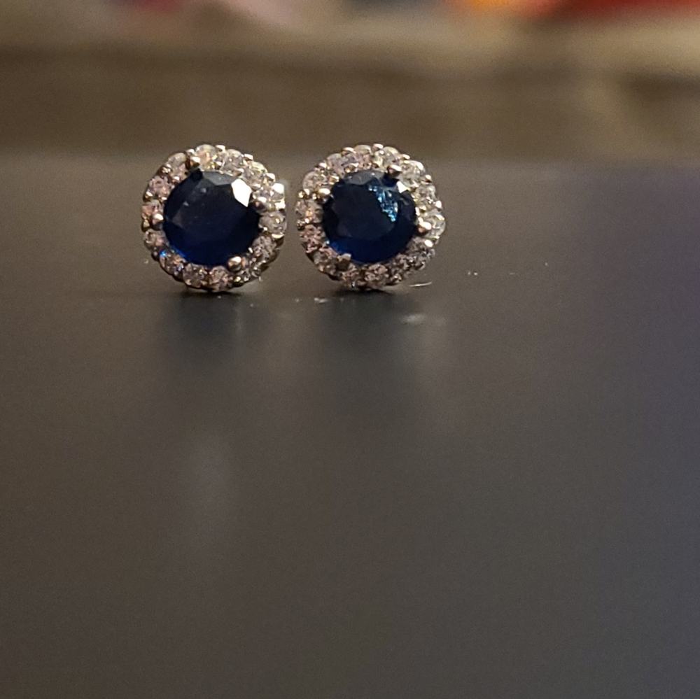 Earring - Picture 3 of 3
